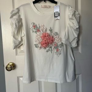 New tags three 3-D blouse